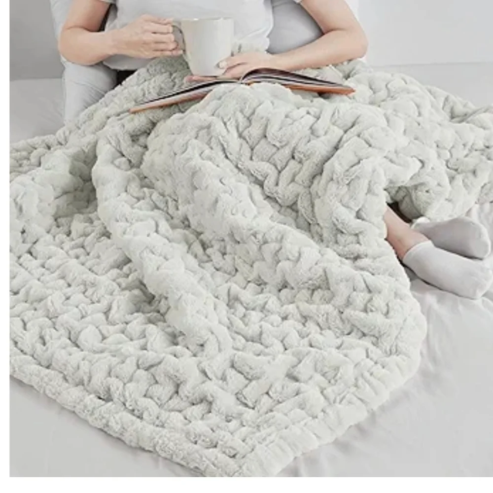 Luxurious Light Grey Textured Blanket NEW - Picture 4 of 13